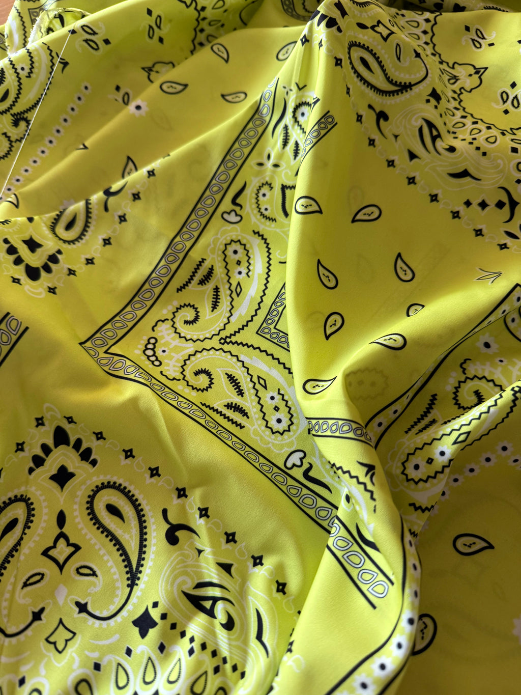SCAMPOLO SATIN BANDANA 280x150